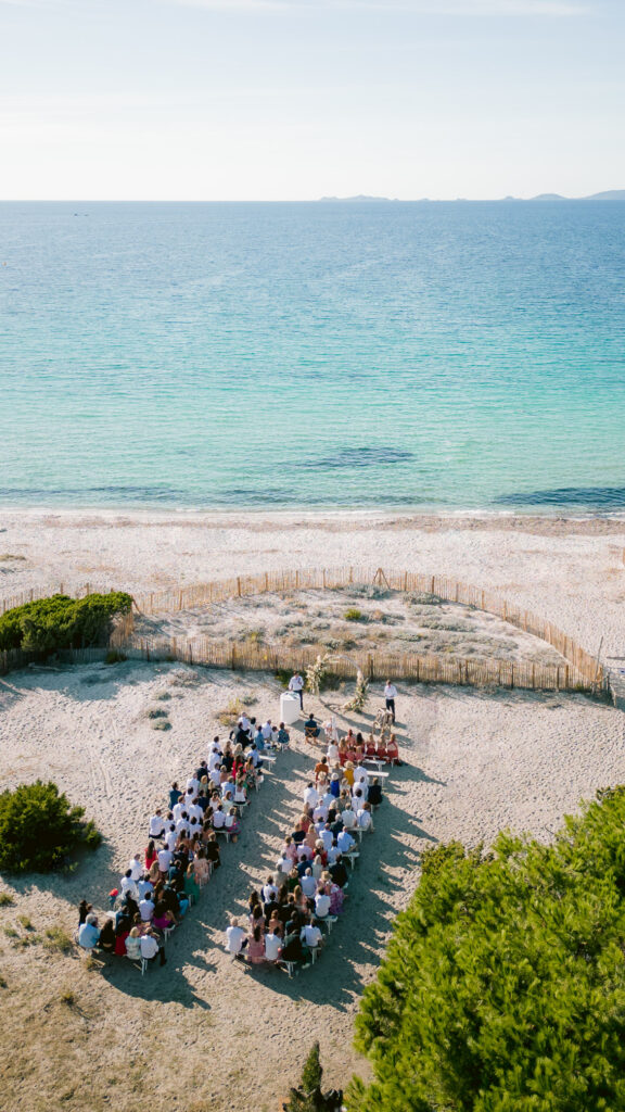 photo de drone cérémonie de mariage en corse
