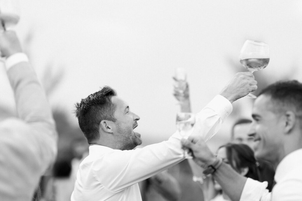 invités qui s'amusent