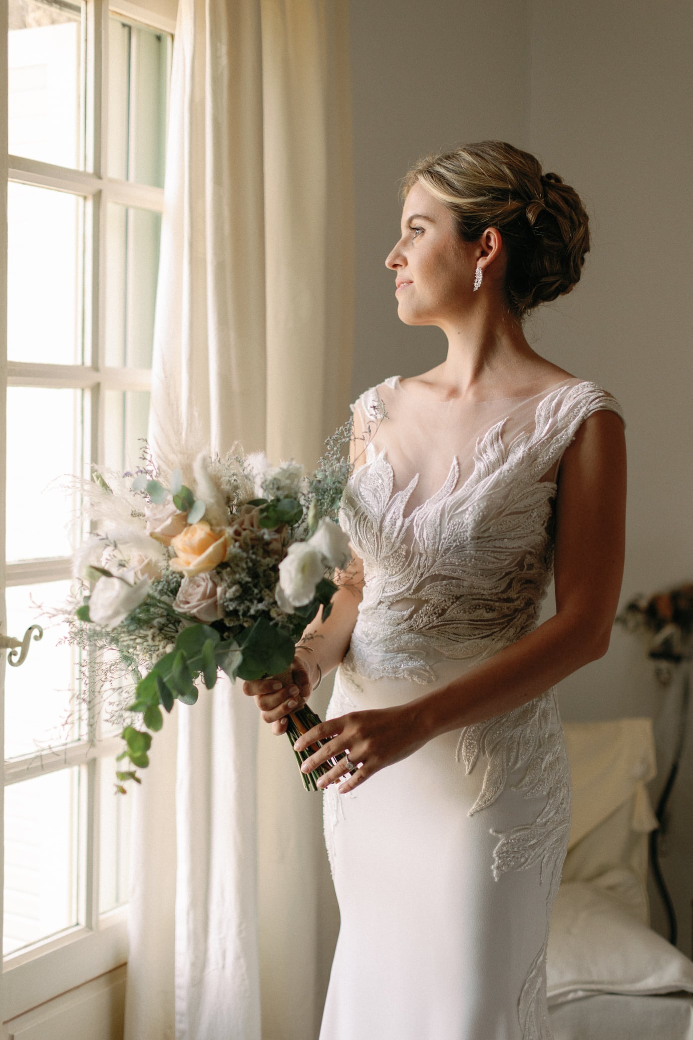 Préparatifs de la mariée pour de magnifiques photos de mariage